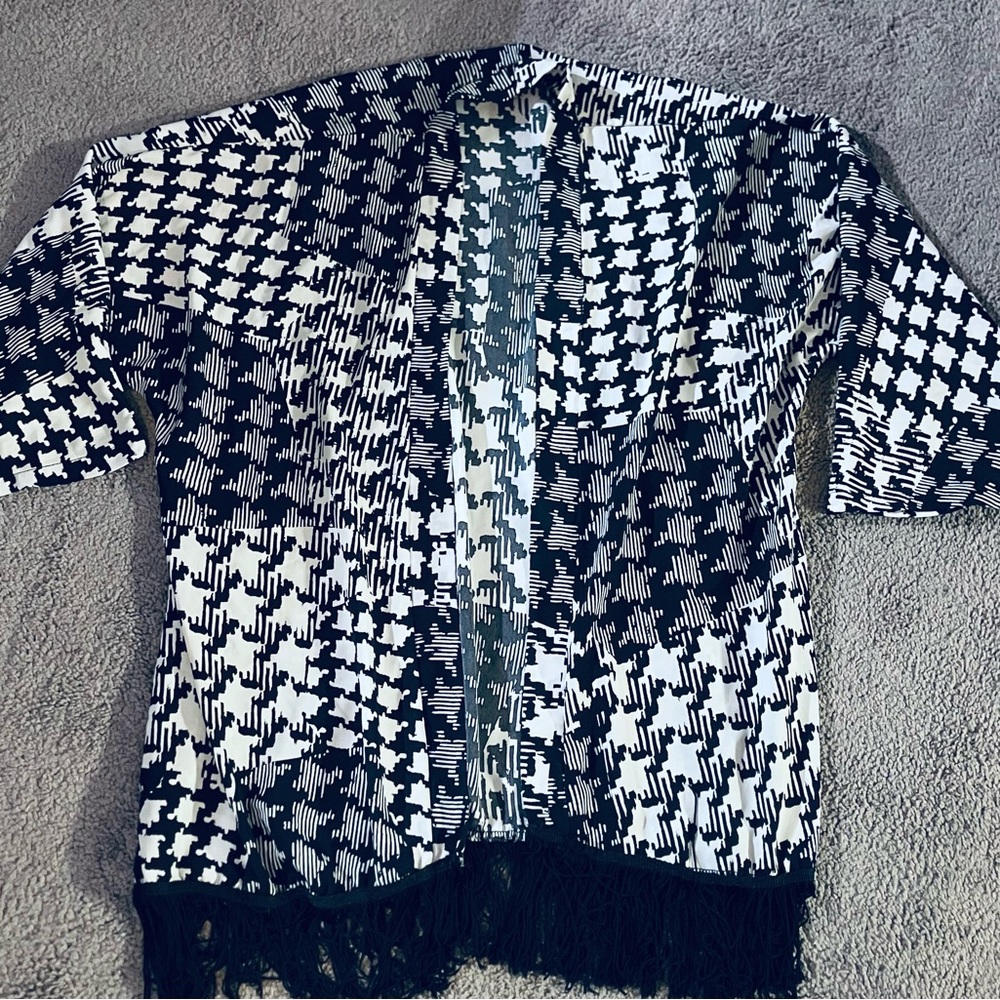 Women’s Monochrome Abstract Kimono/Shaw
